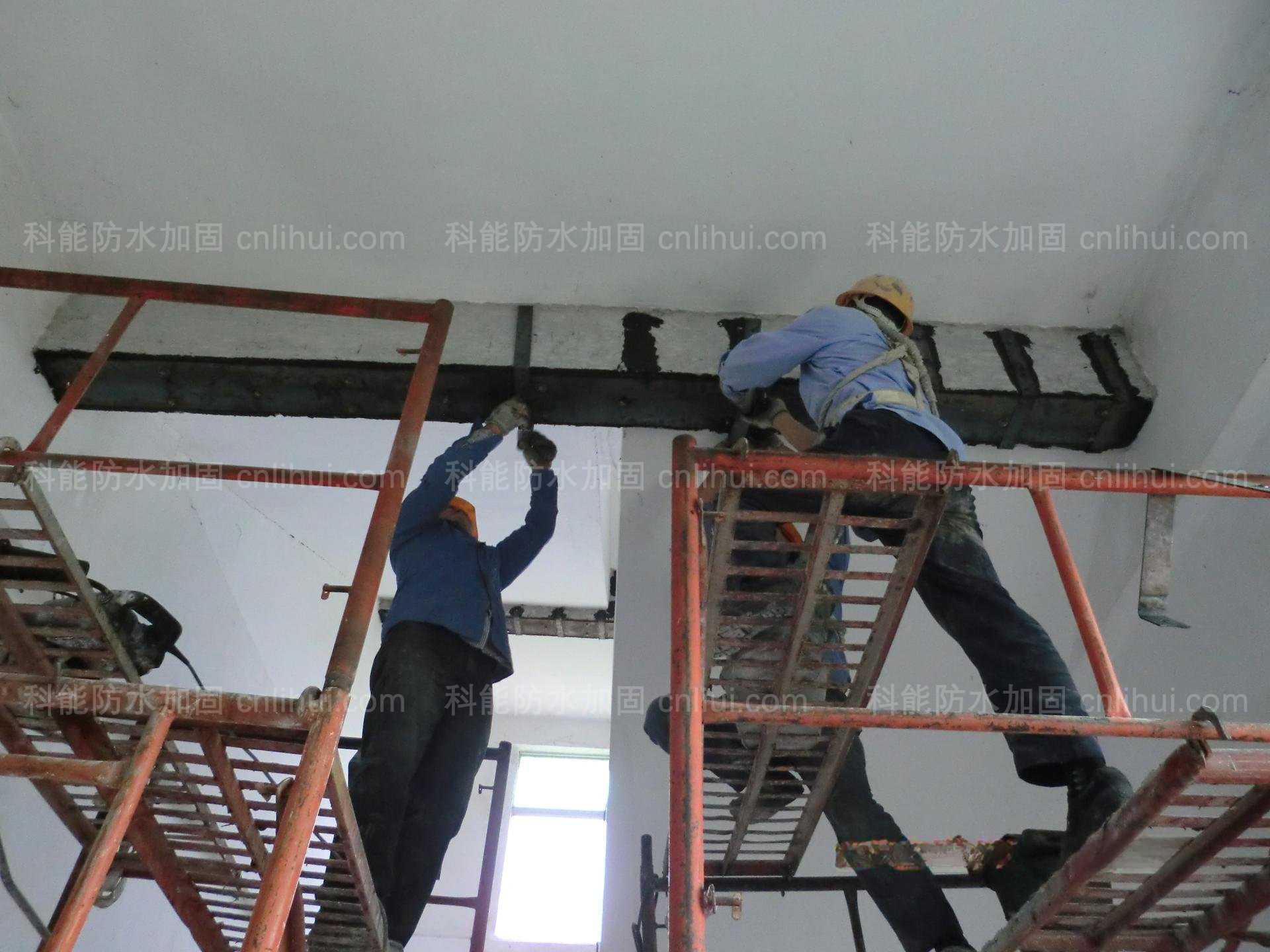 梁粘钢加固施工
